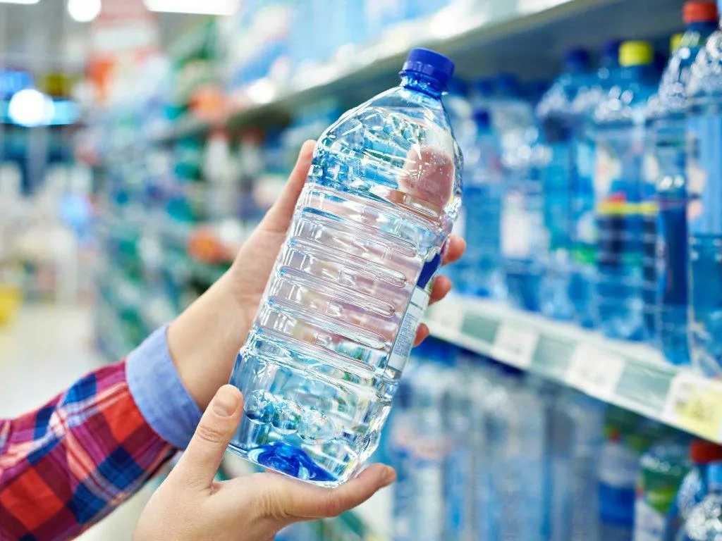 Уменьшилось количество случаев продажи упакованной воды, сведения о маркировке которой отсутствуют в ГИС МТ